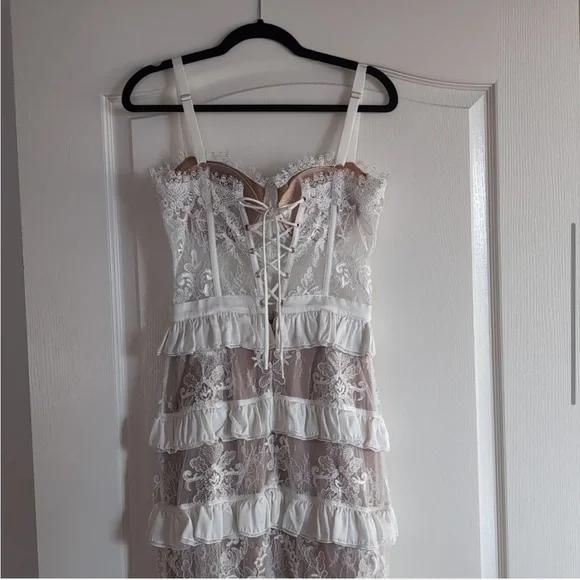 V. Chapman White Lace Gown - Picture 5 of 13